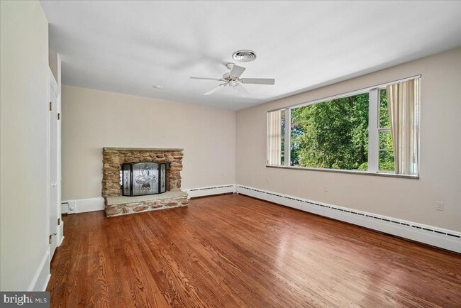 Building Photo - 8106 W Boulevard Dr