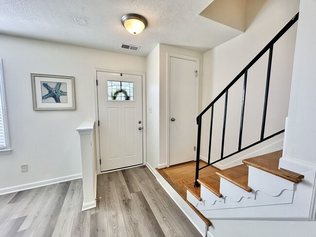 Building Photo - Updated & READY NOW!! A 3-Bedroom Great Neck Home! Excellent Schools! All Appliances Convey!