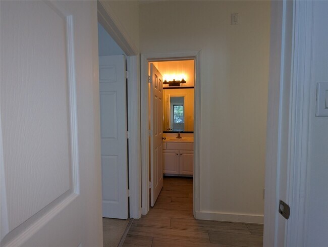 Building Photo - 913 Sweet Pine Dr