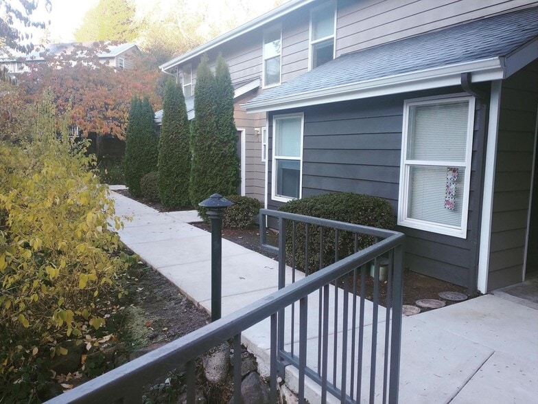 Building Photo - Ripplingbrook Terrace