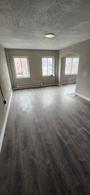 Building Photo - 2461 Noble Rd