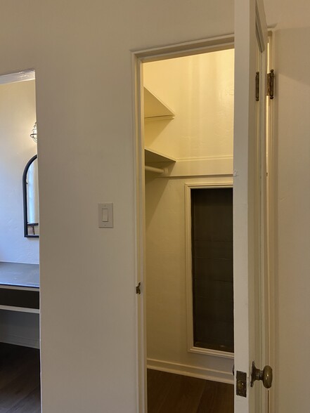 Walking closet - 795 N 2nd St
