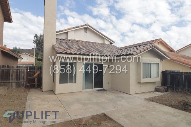Building Photo - 3 Bed 3 Bath Home AVAILABLE NOW!