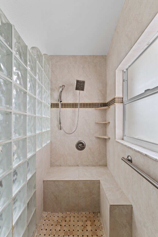 Building Photo - Absolutely stunning executive (LARGE) 3 BR / 2 BA / 2 Car Garage home in the highly sought after ...