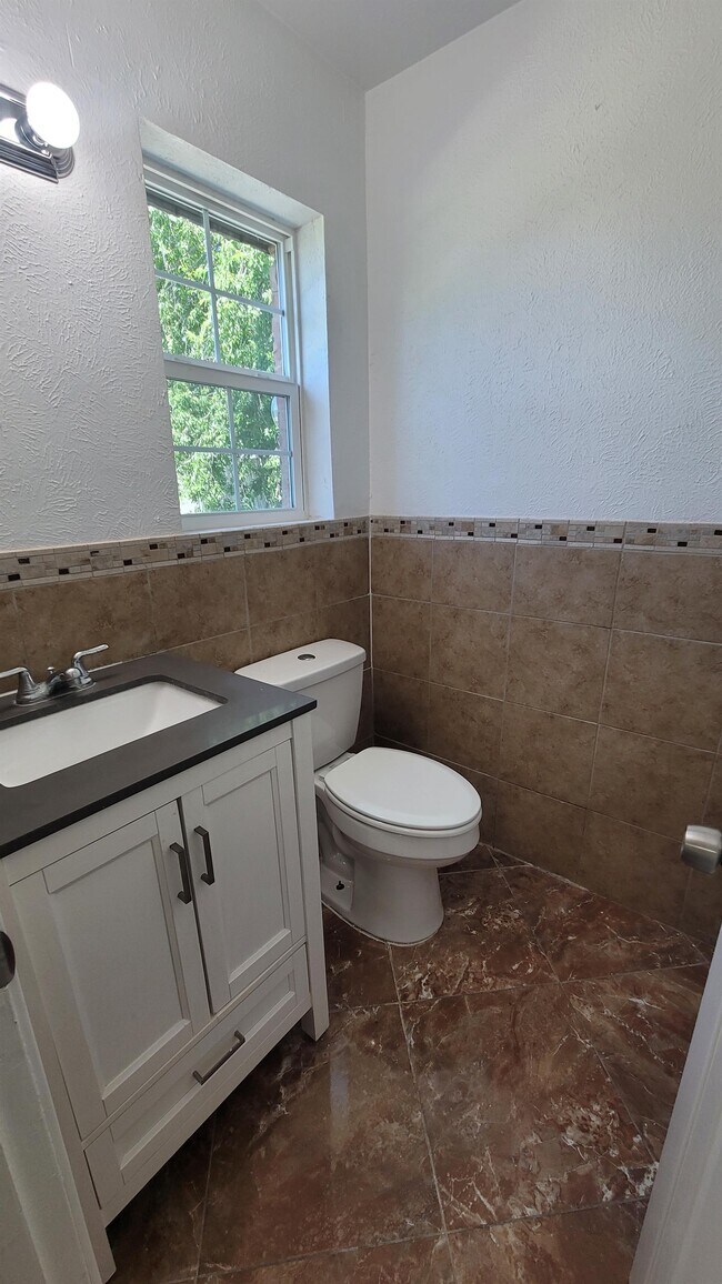 Building Photo - 3538 Columbine Ln
