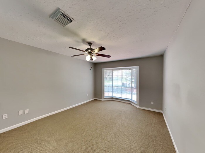 Building Photo - 7726-7712 12 Fairway Ln