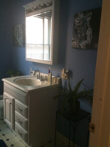 Building Photo - 123 S 16th St