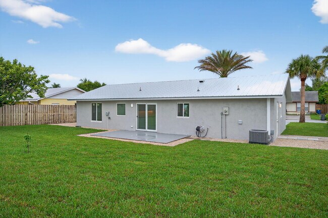 Building Photo - 8776 SE Sandy Ln
