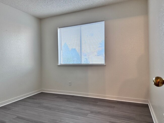 Building Photo - Beautifully Remodeled 4BR/2BA Single-Story Home for Rent!