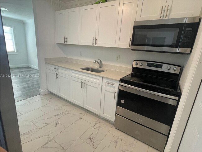 Building Photo - 5511 SW 20th St