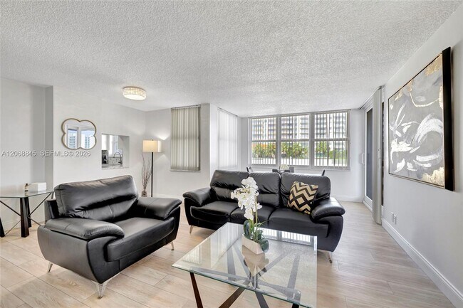 Building Photo - 3015 N Ocean Blvd