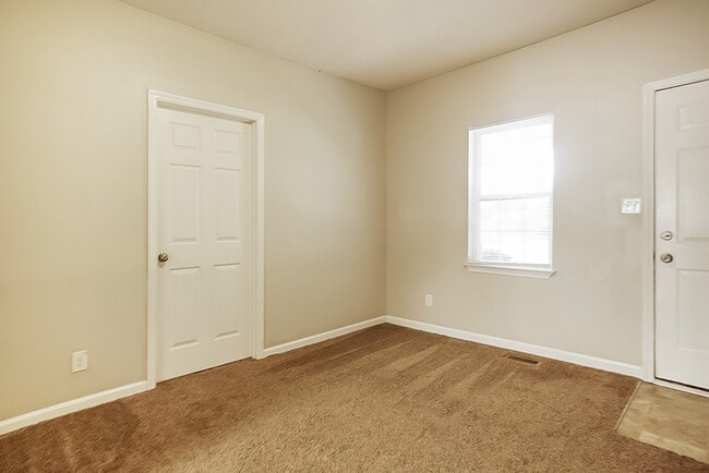 Building Photo - Charming 3 Bedroom Home in Graniteville