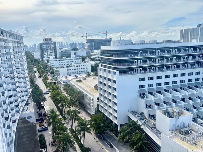Building Photo - 100 Lincoln Rd