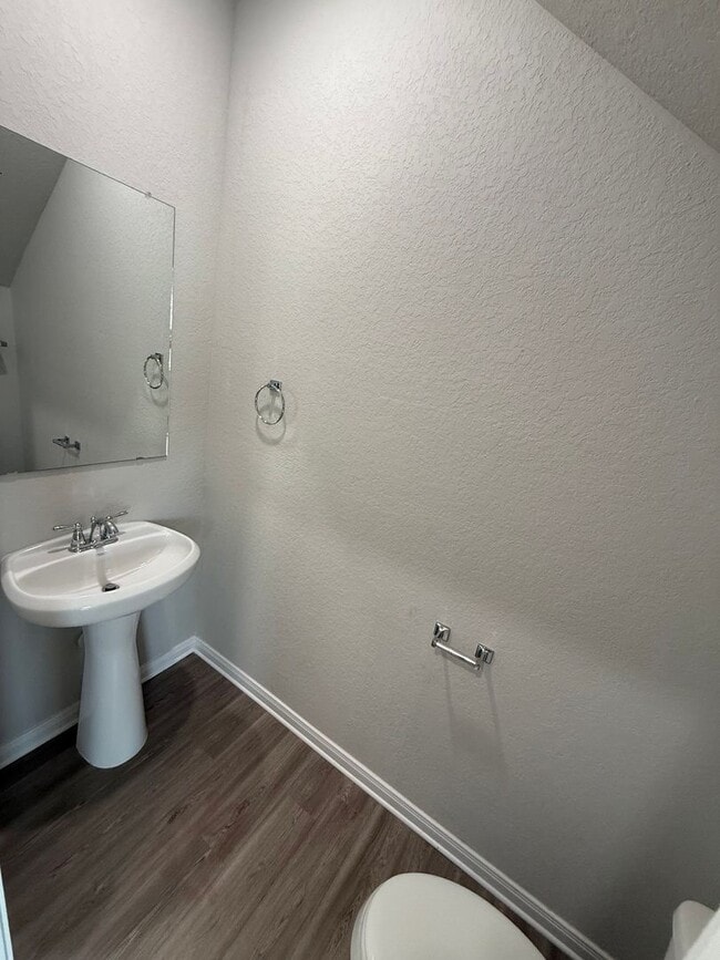 Building Photo - Charming 3-Bedroom Duplex in New Braunfels...