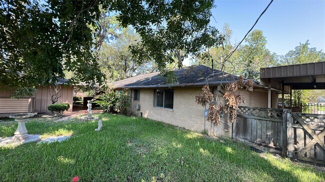 Building Photo - 2802 Toyah Ave