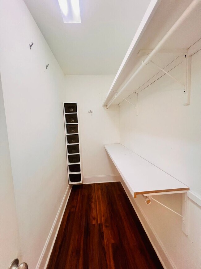 Building Photo - Tucked Away 3 Bedroom Gem on Private Road ...