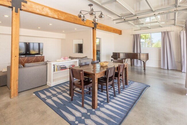 Building Photo - Spectacular Furnished 4 Bedroom/ 3 Bath Mid-Century Modern Retreat in Encinitas