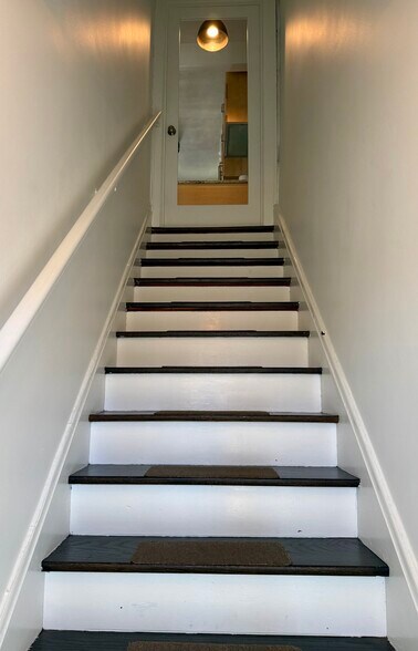 Building Photo - 1946 Guilford Rd