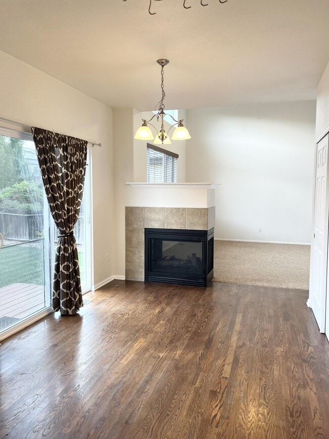 Building Photo - 1327 Graham Cir