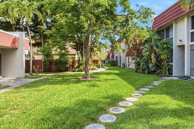 Building Photo - 13 Jacaranda Dr