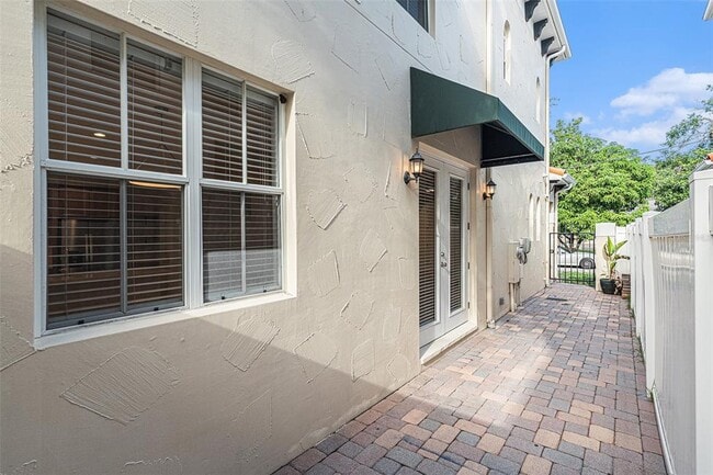 Building Photo - 111 S Melville Ave