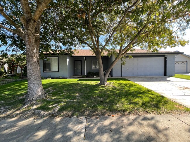 Primary Photo - 1028 Grackle Ct