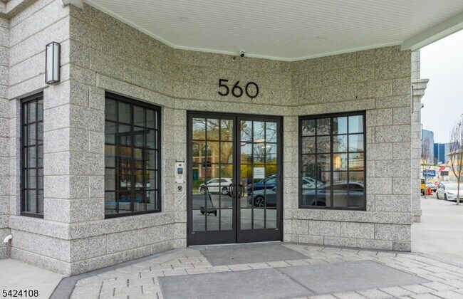Building Photo - 558 Market St