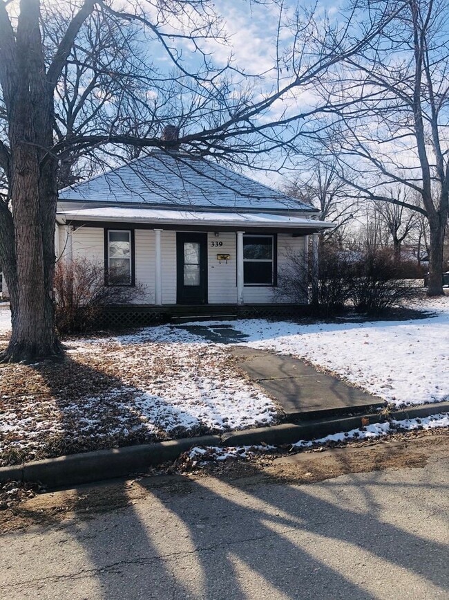Building Photo - Centrally Located Bungalow