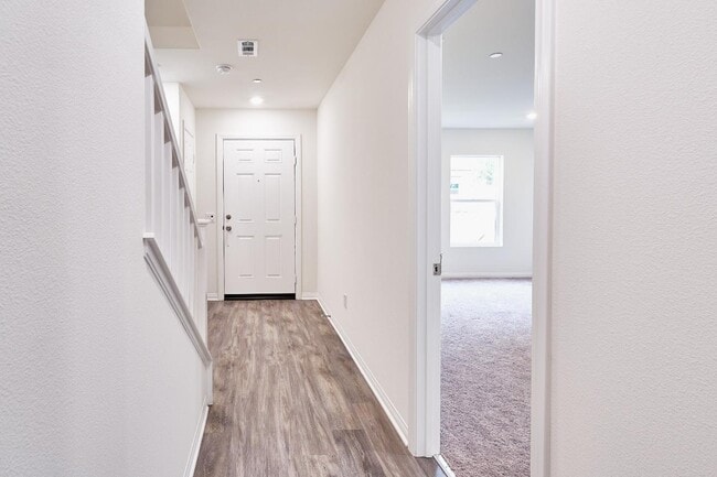Building Photo - 729 Daniel Freeman Cir