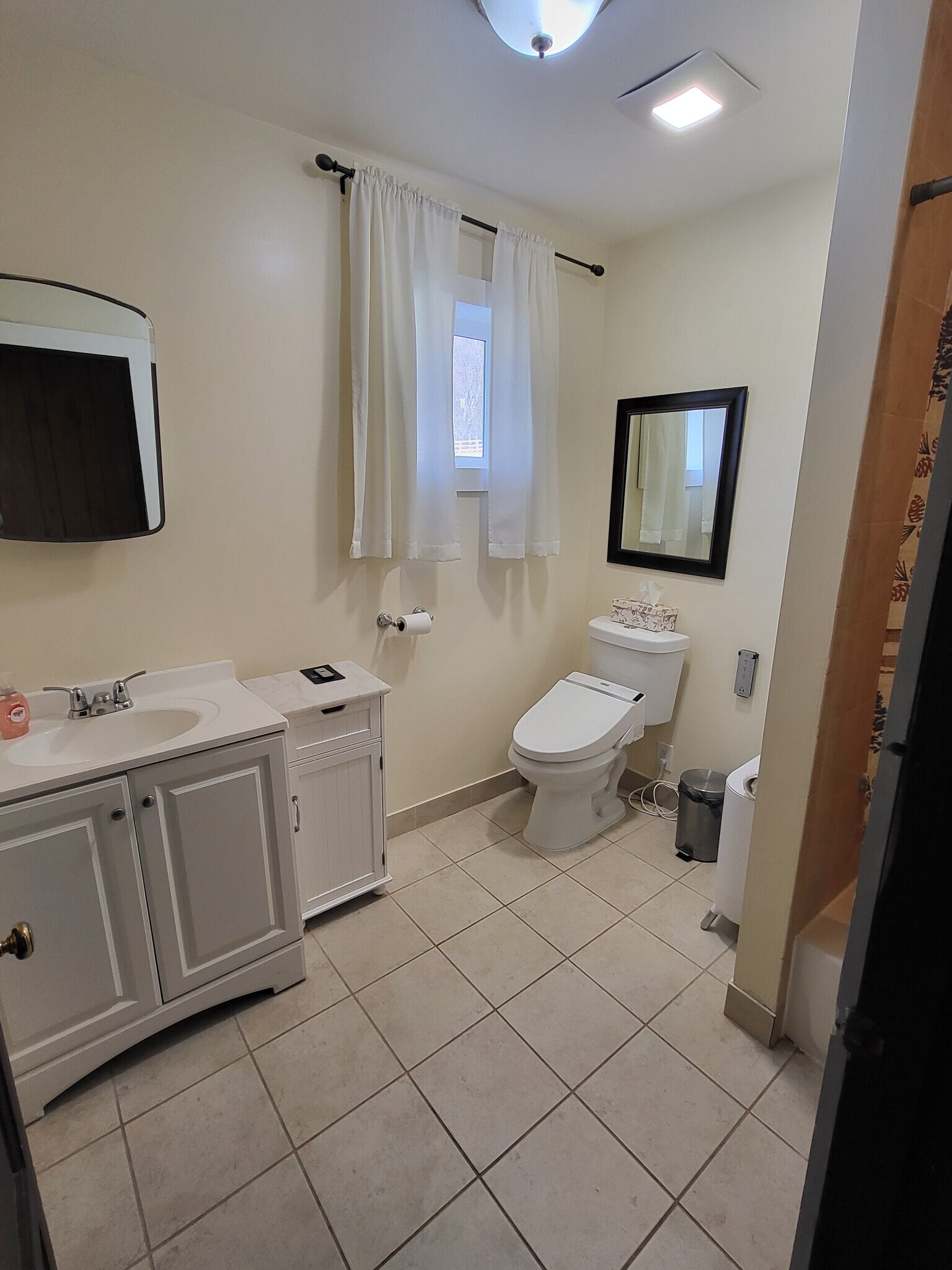 Building Photo - 1406 S Bartholomew Canyon Dr