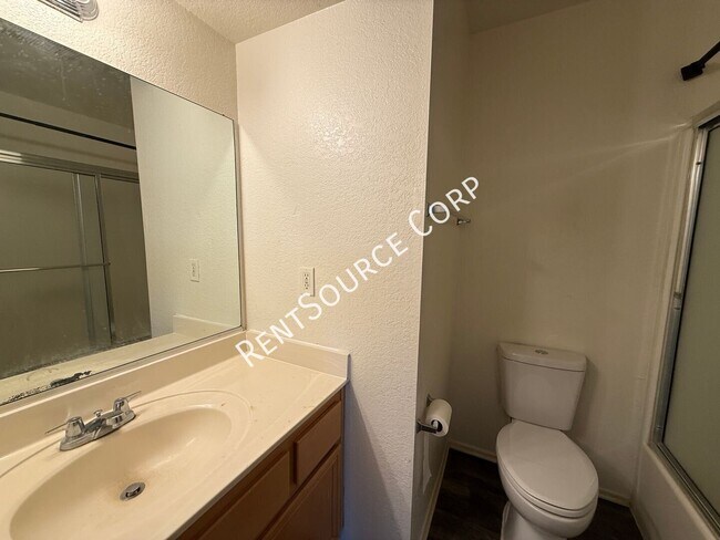 Building Photo - 15582 L St