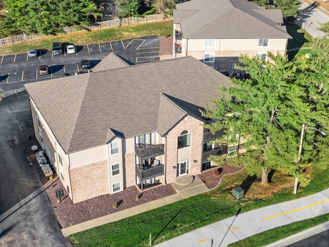 Building Photo - Esic Pointe - 1070