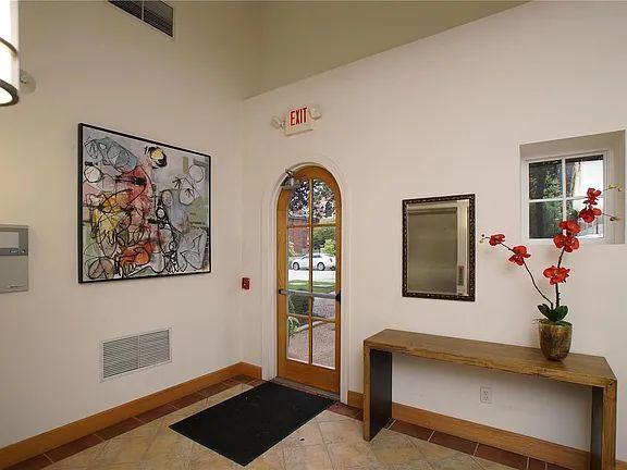 Building Photo - "Luxurious Living Awaits: Spacious 2-Bed, 3-Bath Apartment in Prime Clayton Location!"