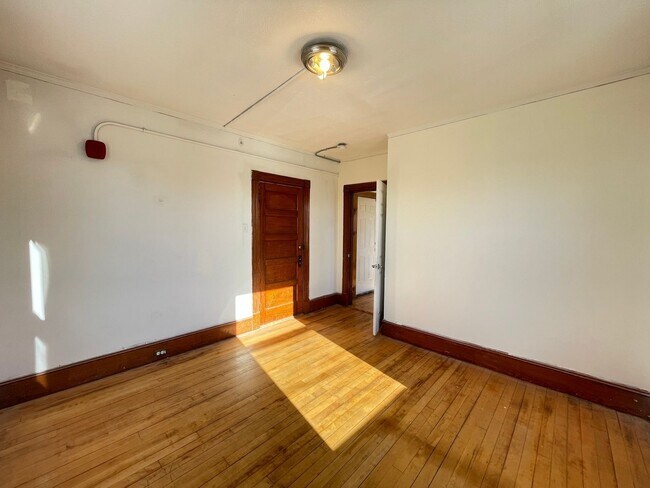 Building Photo - 457 Beech St