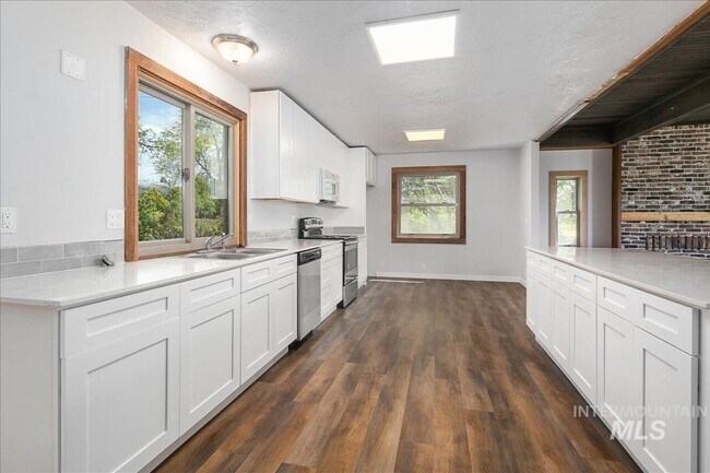 Building Photo - 2304 N Montana