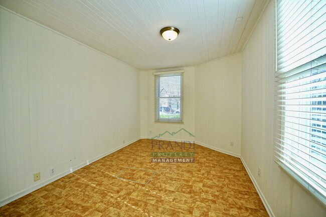 Building Photo - 521-523 C St