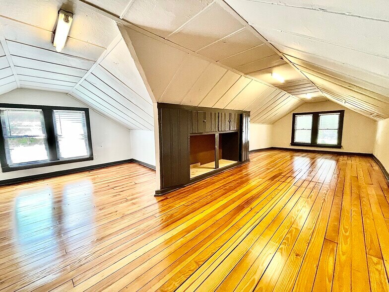 Building Photo - 5315 N 26th St