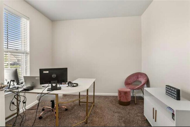 Office Space - 758 Lakeshore Village Dr