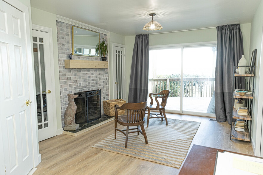 Building Photo - 212 Ambler St