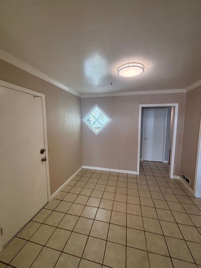 Building Photo - 3 Bedroom 2 Bathroom Single Family home in...