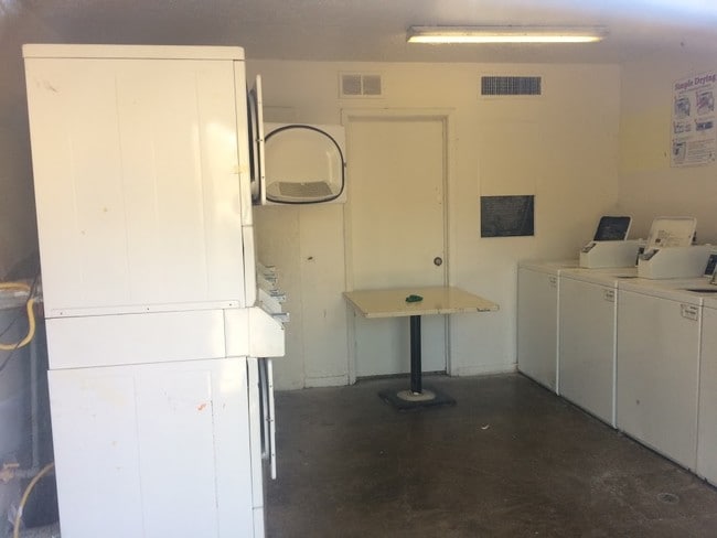 Resident Coin-op Laundromat - Mesa Verde Campus Homes