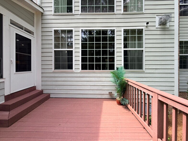 Building Photo - 5604 Pine Rock Ct
