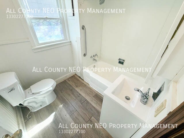 Building Photo - 859 Brown St