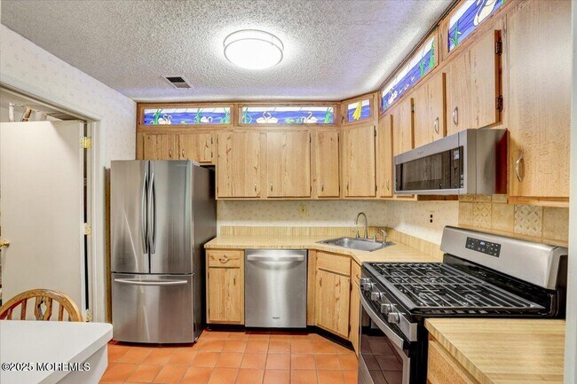 Building Photo - 5 Portland Ct