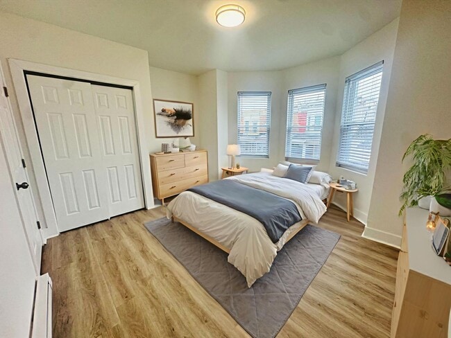 Building Photo - Beautiful 3b/1.5bth House ! Section 8 Only