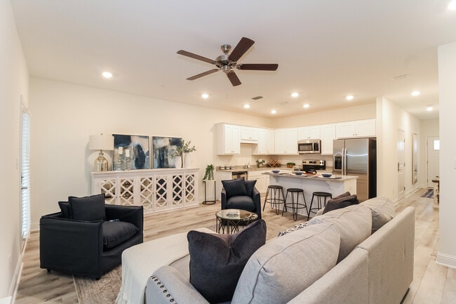 Building Photo - 130 Cabot Ln