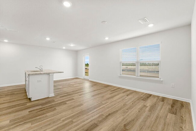 Building Photo - 5017 Rivergrass Dr