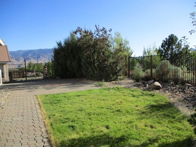 Building Photo - Northwest Suburban  Beauty