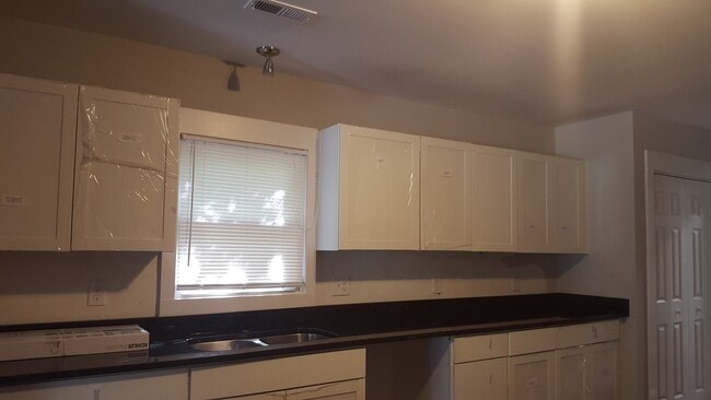 Building Photo - COMING SOON- 3 bedroom home in uptown Gree...