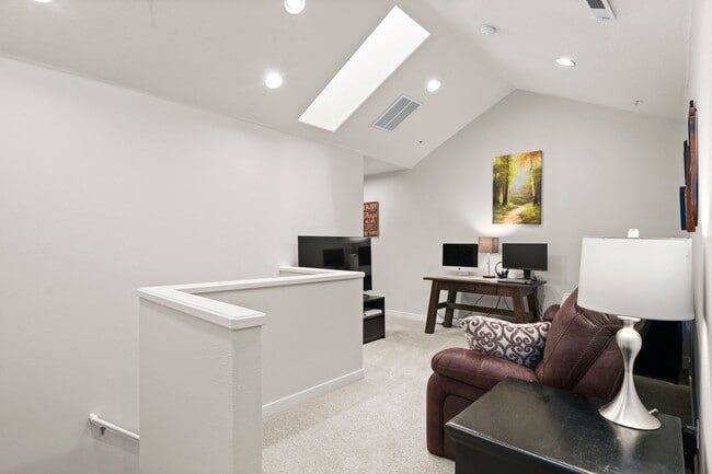 Building Photo - 2-bedroom/2.5-bathroom Townhouse, in the heart of Arbor Villebois